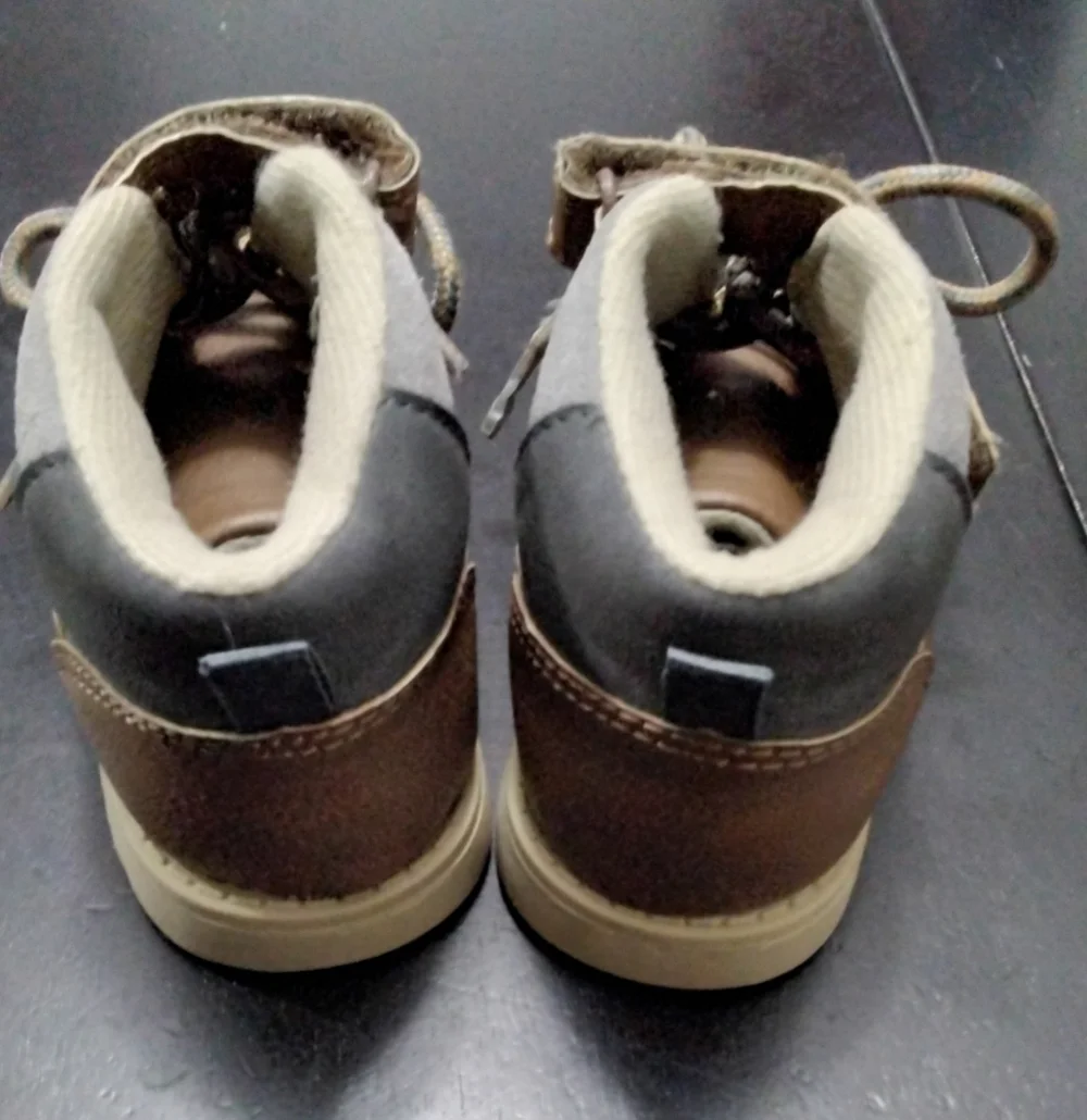 Carters Kim Unisex Boot For Kids   Size 7